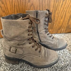 Taos Footwear Gray Lace-Up Combat Boots
